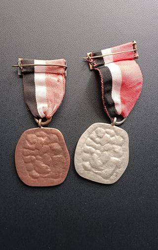 LOTE 2 MEDALLA PLUS ULTRA (INI), Plata y Bronce.