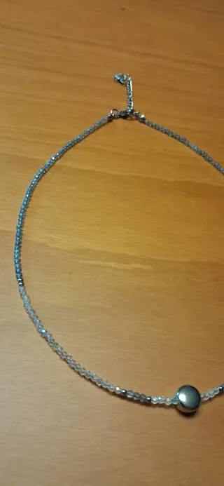 Collar plateado con colgante redondo