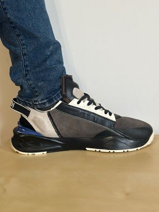 Zapatilla Fendi Negra y Gris