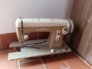 Máquina de coser Sigma antigua