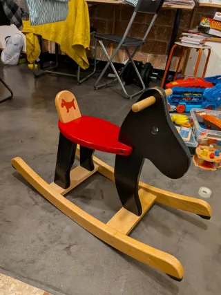 Caballo balancín madera IKEA
