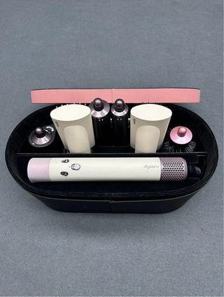 Moldeador Dyson Beige y Rosa