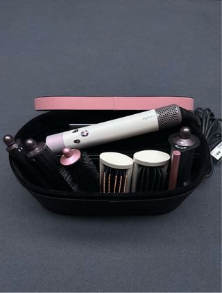 Moldeador Dyson Beige y Rosa