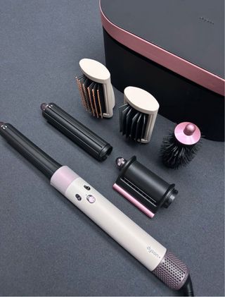 Moldeador Dyson Beige y Rosa