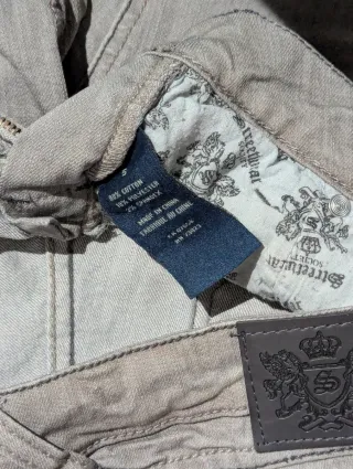 Pantalones vaqueros grises