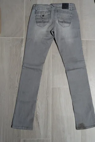 Pantalones vaqueros grises