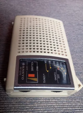 Radio Portátil Sanyo RP 1270 Vintage