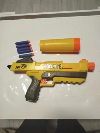 Pistola Nerf Fortnite con Silenciador y 5 Balas