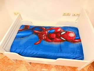 Cama infantil de ikea.