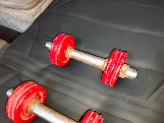 Mancuernas rojas con discos