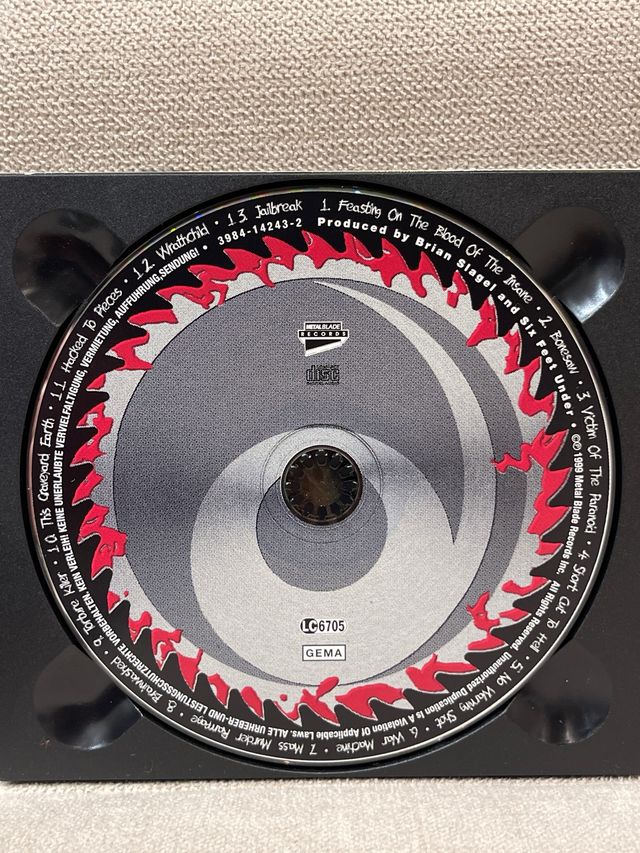 Digipak de Six Feet Under “Maximum Violence”