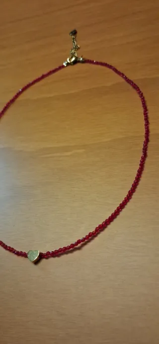 Gargantilla Corazón Dorado y Piedras Rojas