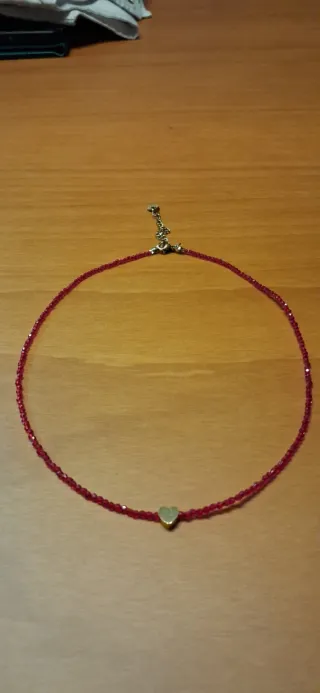 Gargantilla Corazón Dorado y Piedras Rojas