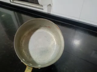 Cacerola de cobre con mango