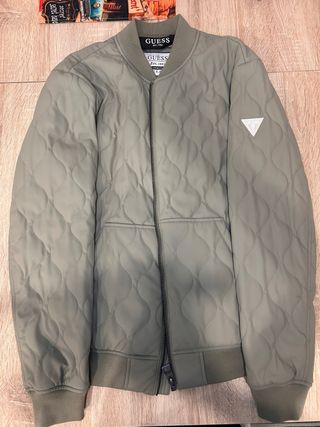 Chaqueta Guess acolchada verde militar