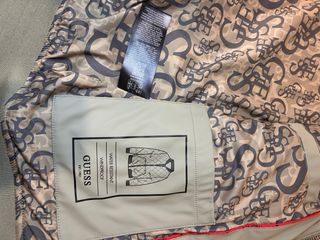 Chaqueta Guess acolchada verde militar