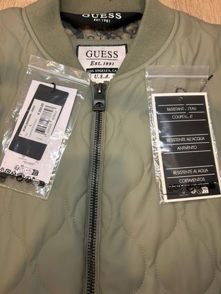 Chaqueta Guess acolchada verde militar
