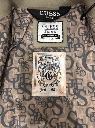 Chaqueta Guess acolchada verde militar