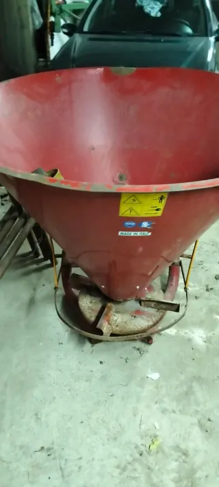 Tolva abonadora tractor