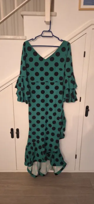 Bata de flamenca lunares verde y negro