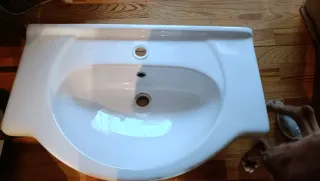 Lavabo de cerámica blanco