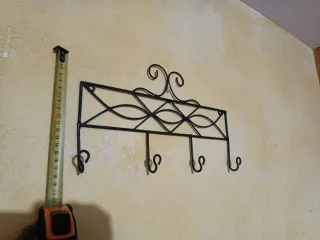 Perchero de pared metálico negro