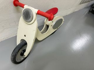 Vespa de madera para niños