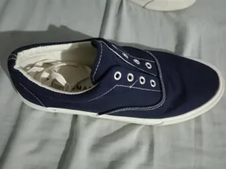 Zapatos náuticos azul marino y blanco