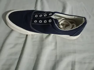 Zapatos náuticos azul marino y blanco