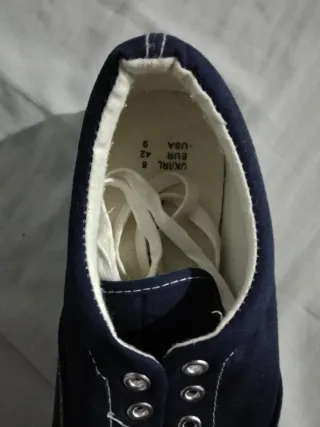 Zapatos náuticos azul marino y blanco