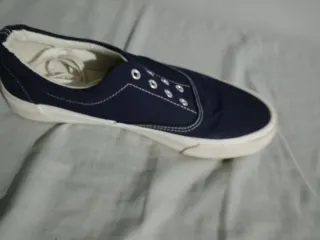 Zapatos náuticos azul marino y blanco