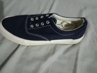 Zapatos náuticos azul marino y blanco