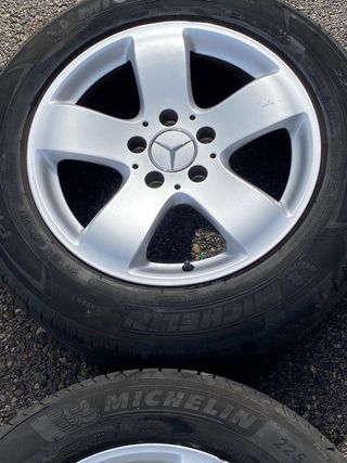 Llantas Mercedes W211 Vito Michelin 225/55 R16