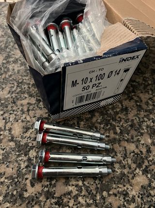 Taco metalico de expansión M10 x 100 mm