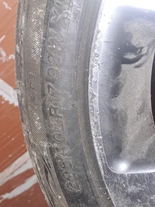 Llanta de aleación con neumático