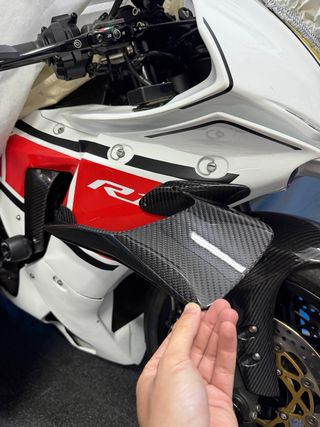 Alerones en fibra de carbono Yamaha r1 r1m