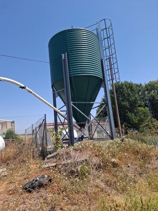 Se vende silo. Gran capacidad 12000 kg. 600 euros.
