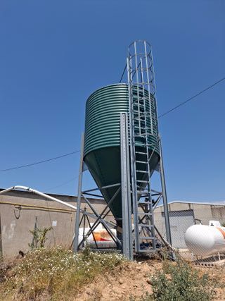 Se vende silo. Gran capacidad 12000 kg. 600 euros.