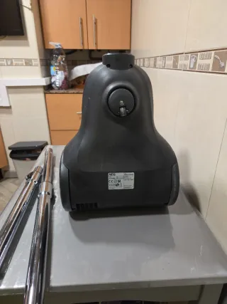 Aspiradora AEG Roja y Negra