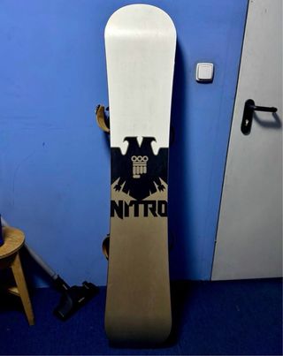 Tabla Nitro Revolt 156cm + Fijaciones Raiden