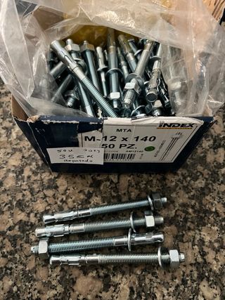 Taco metalico de expansión M12 x 140 mm