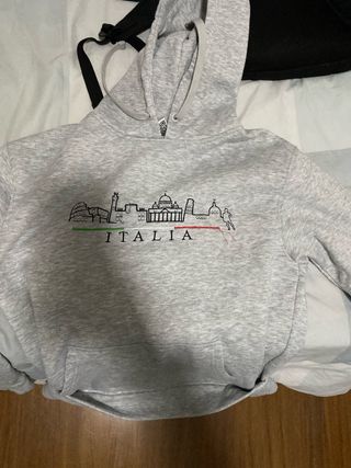 Sudadera gris con estampado Italia