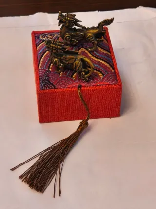 Collar Colgante Cinabrio Puro Chapado Oro 24K.