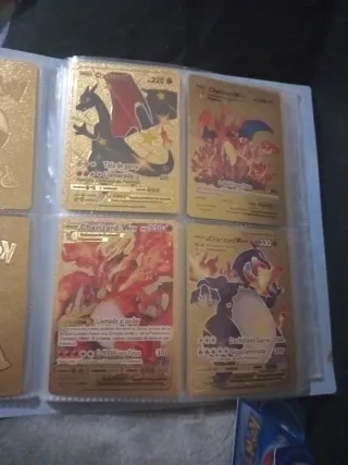 Álbum de cromos de fútbol y Pokémon