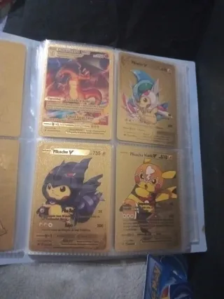 Álbum de cromos de fútbol y Pokémon