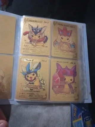 Álbum de cromos de fútbol y Pokémon