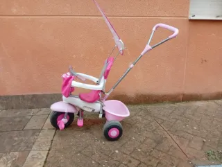 Triciclo infantil rosa con capota