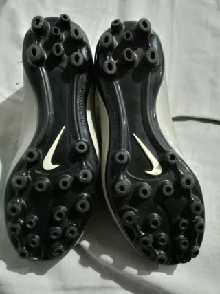 Botas de fútbol Nike CR7 grises y naranjas