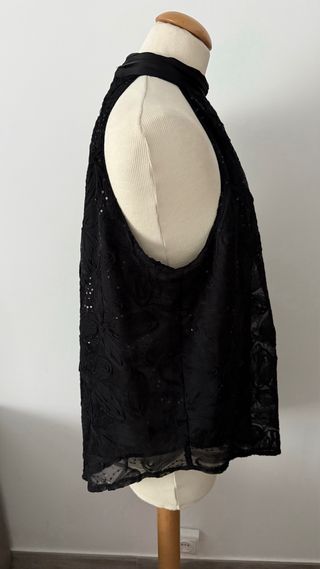 Top halter negro encaje