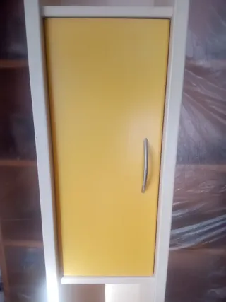 Estantería juvenil pie con puerta